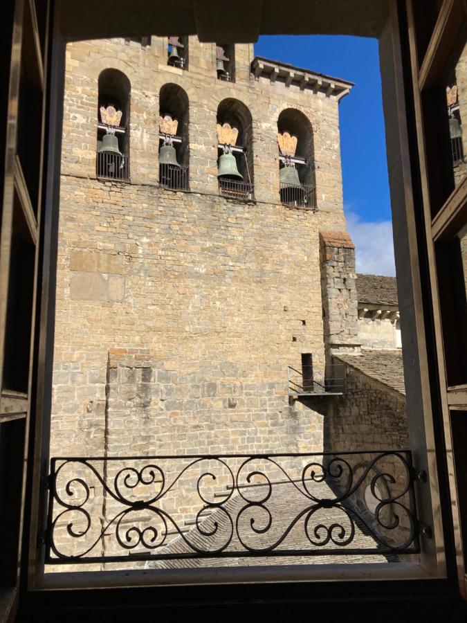 El Balcon De La Catedral Apartment Jaca Luaran gambar