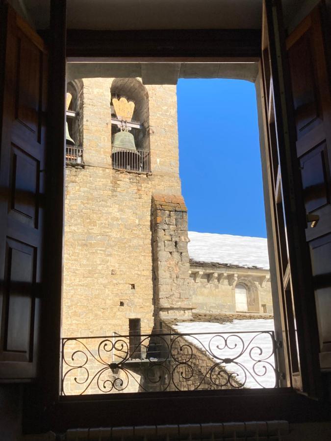 El Balcon De La Catedral Apartment Jaca Luaran gambar